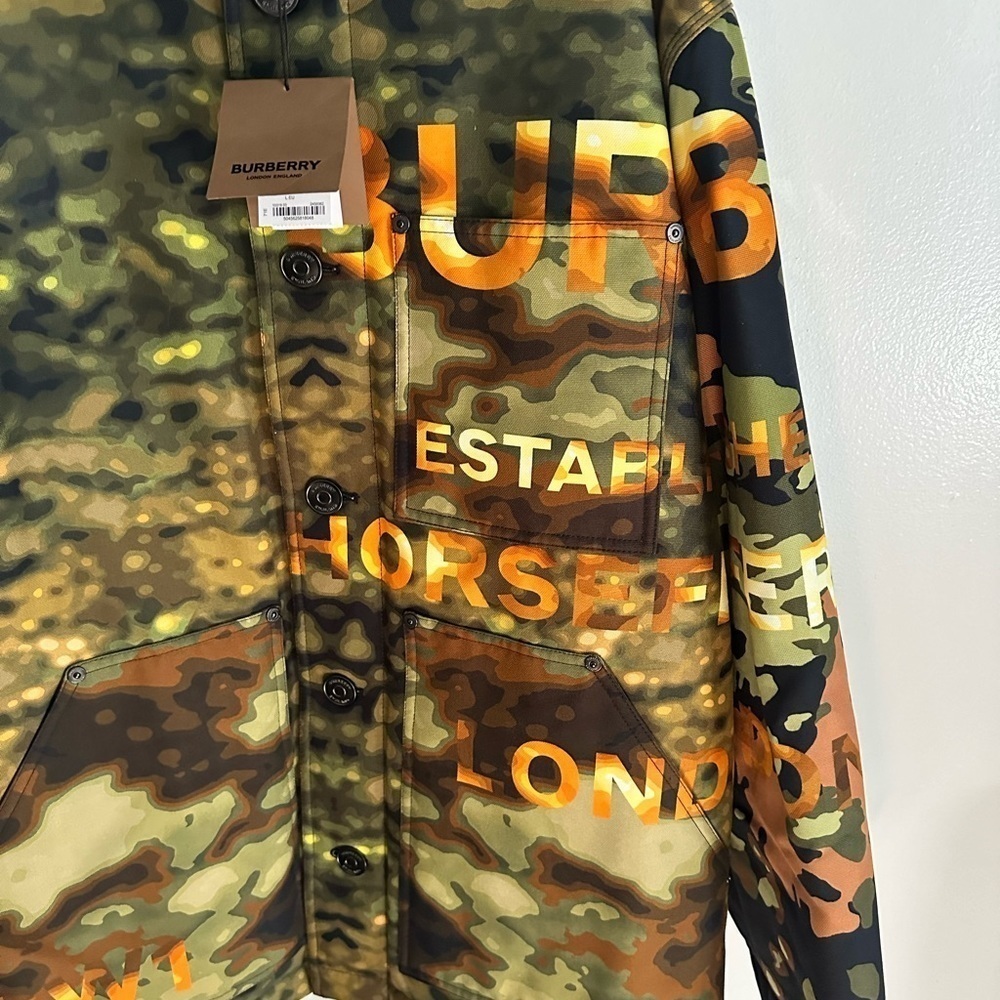 BURBERRY
Malvern Camouflage Logo Print Jacket - Picture 4 of 12